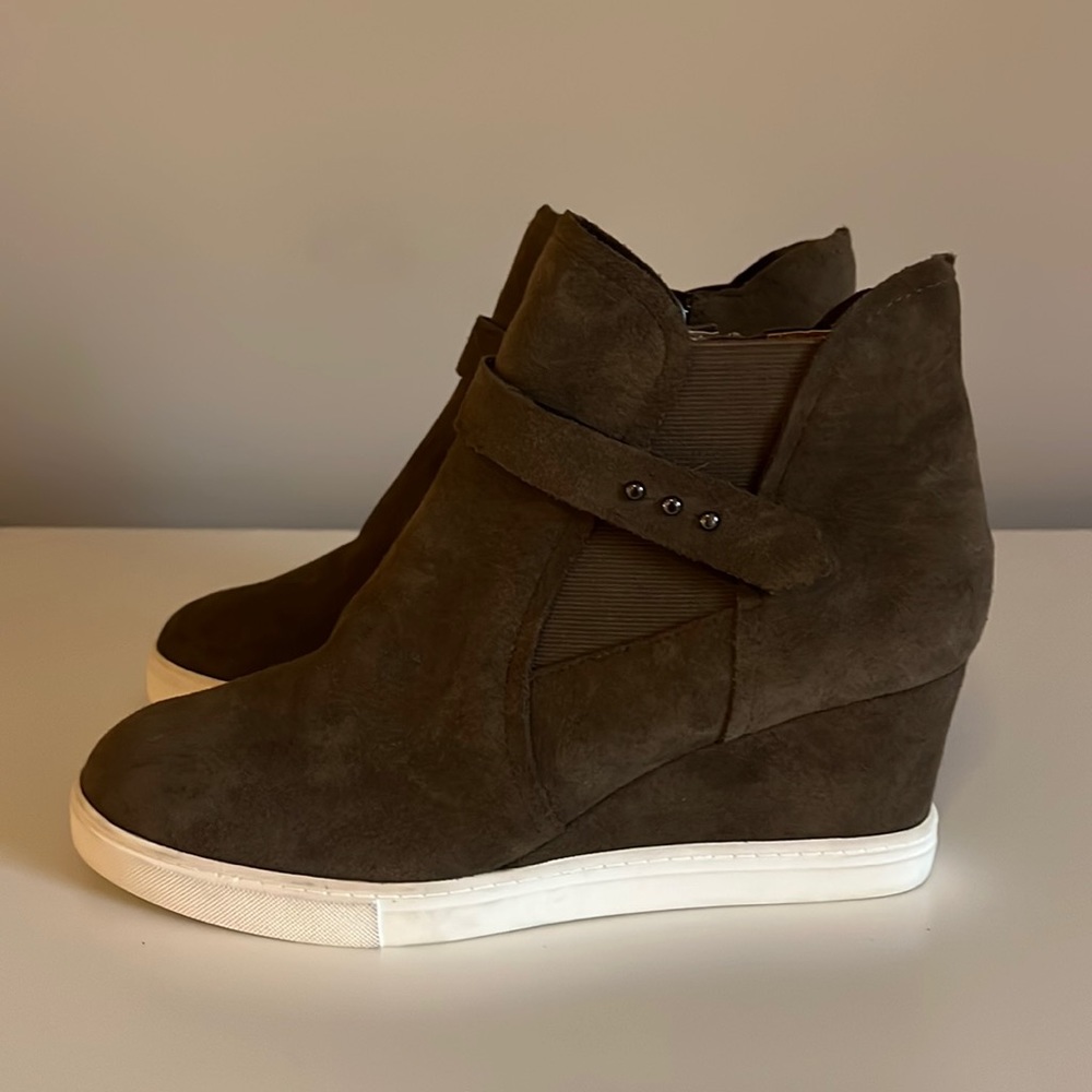 Women’s BNWT Paola wedge